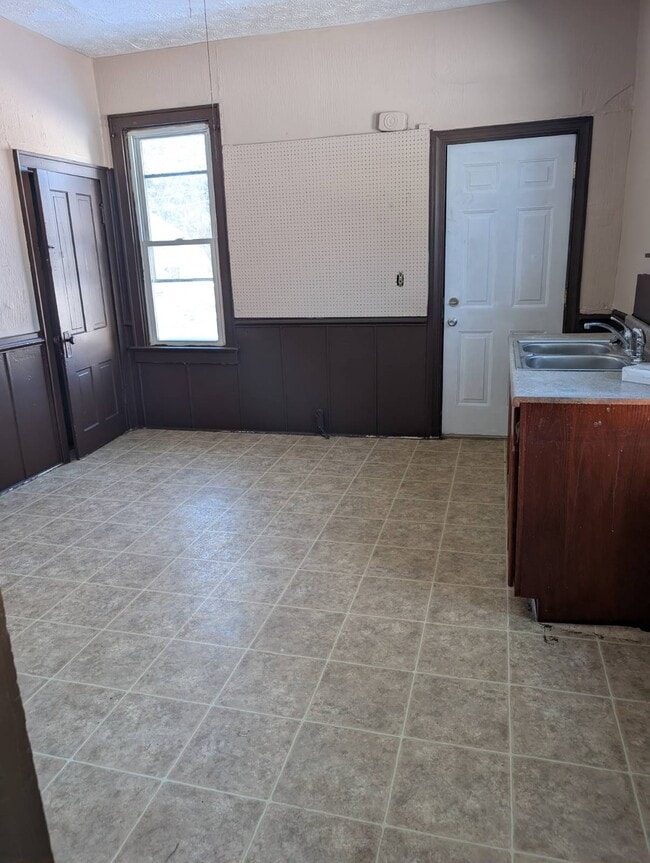 Photo - 210 E Cambridge St