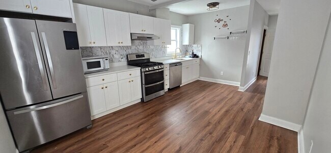 Building Photo - 157 Earle St Unit 2 Rental
