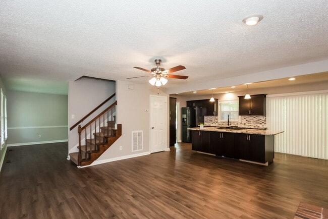 Photo - 6335 Teaneck Pl