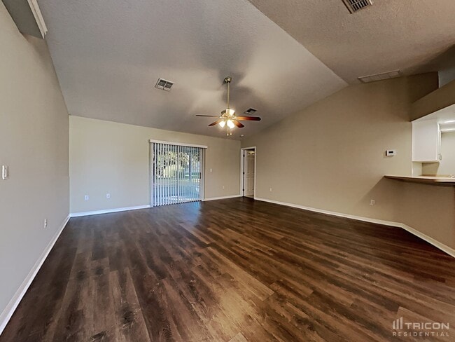 Photo - 3233 Ambassador Ave