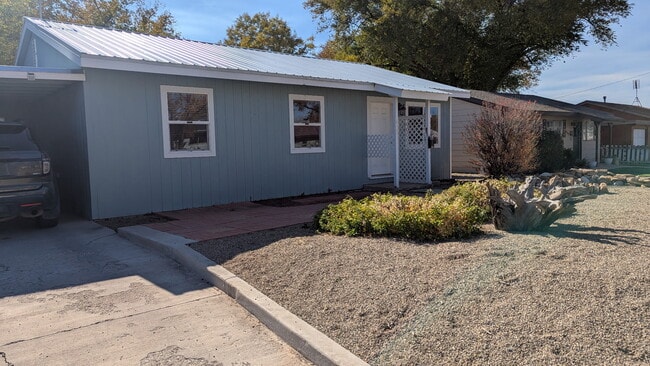 Photo - 613 E Fourth St