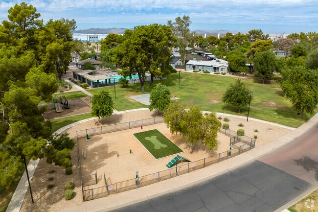 Parque del vecindario con Pet Park