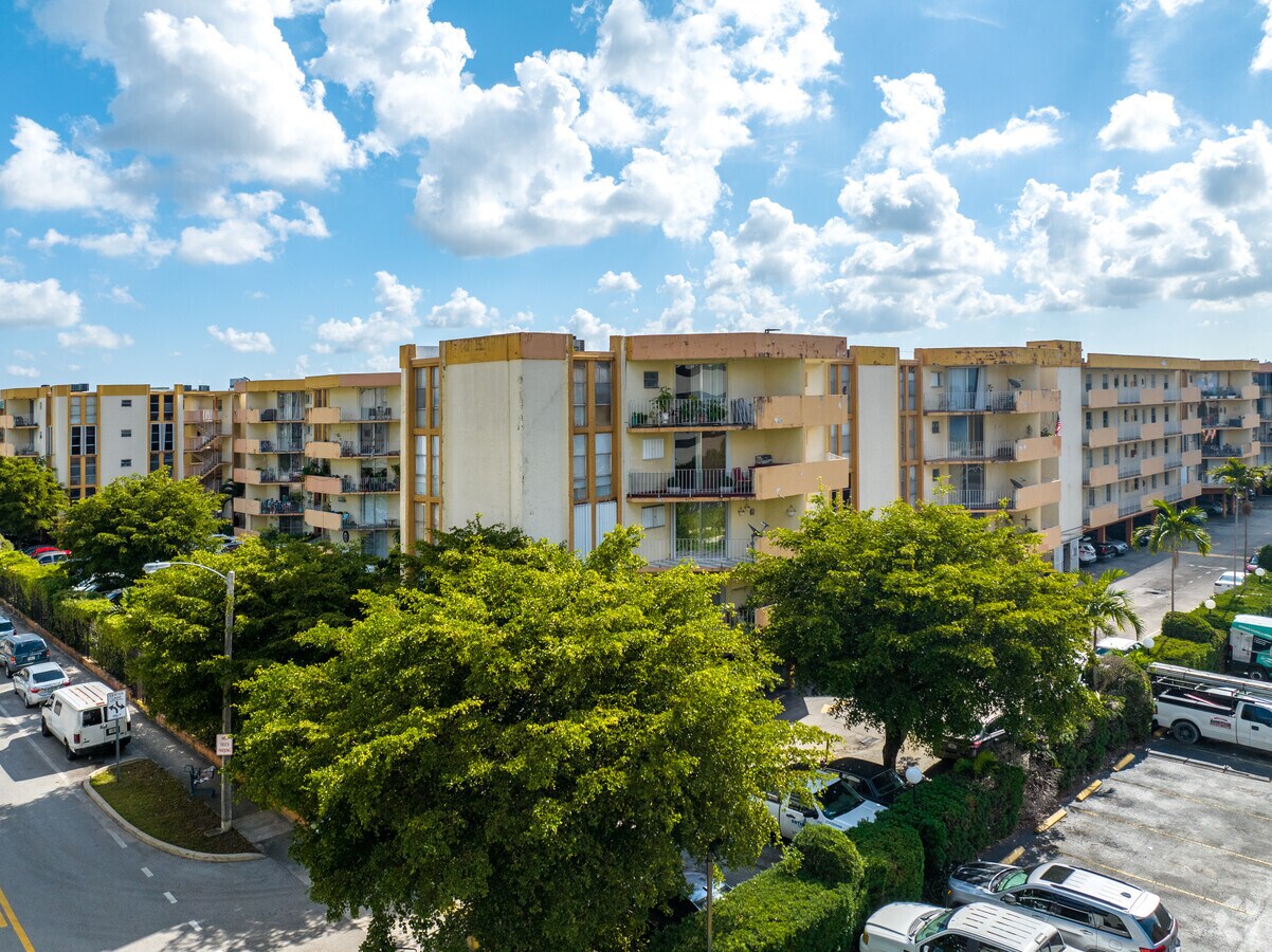 1750 W 46th St Hialeah, FL, 33012 - Casa Del Sol Condominiums