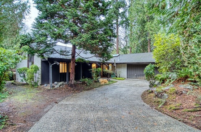 Building Photo - Mercer Island Home