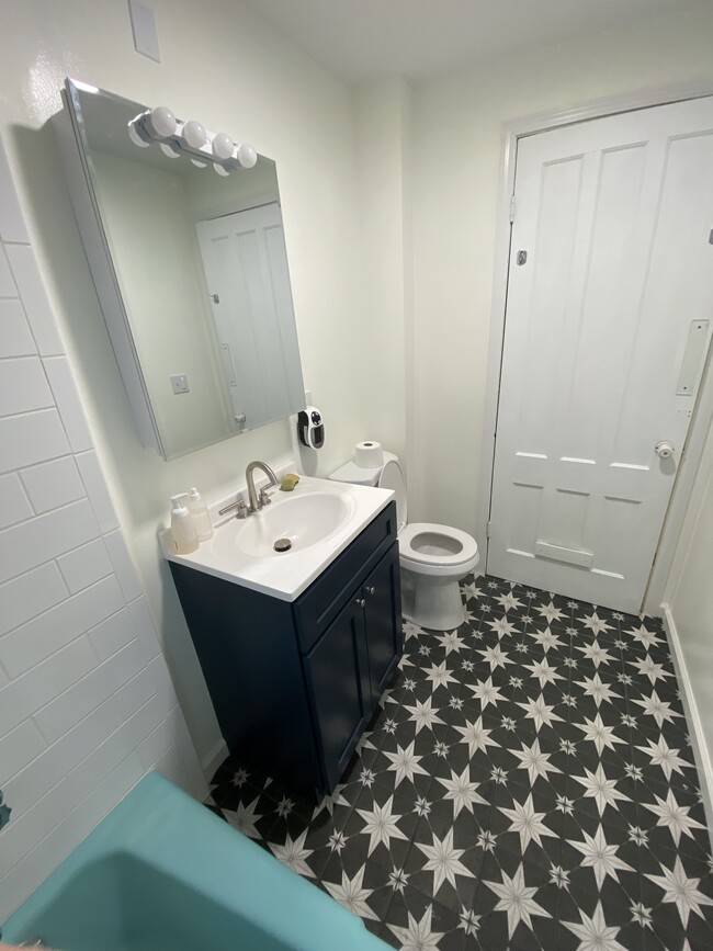 61 Collins Ave Unit Fl 2