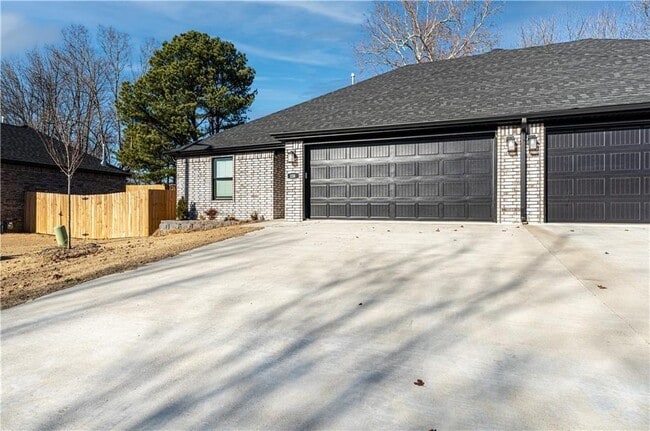 Photo - 124 Ryder St
