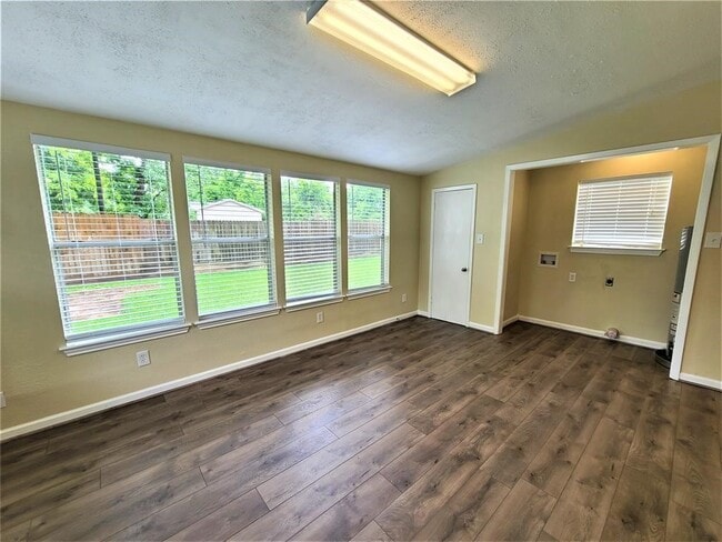 Photo - 503 Riveredge Dr