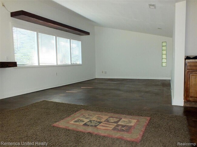 Photo - 23861 Longacre St