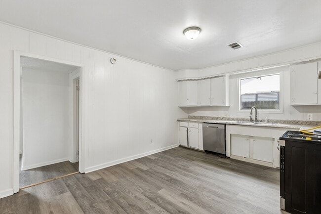 Photo - 2326 28th Ave N