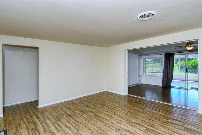 Photo - 2512 Post Rd