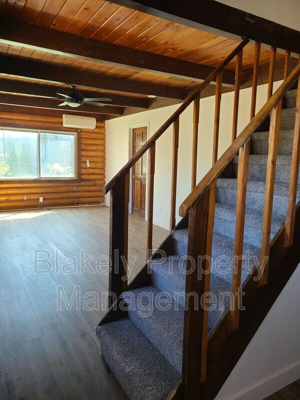 Photo - 15905 Ellis Ave