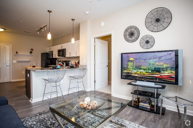 2BR, 2BA - 921 SF - The Pad on Harvard