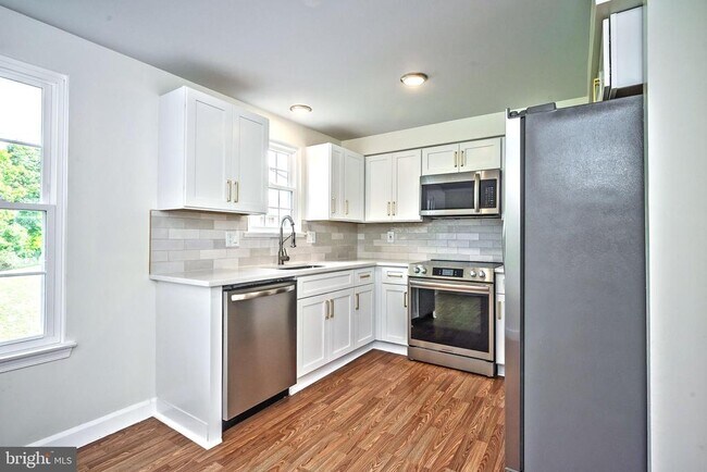 Photo - 8339 Georgian Ct