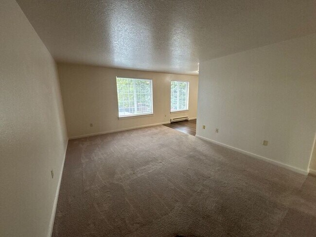 Photo - 907 Bryan Ct