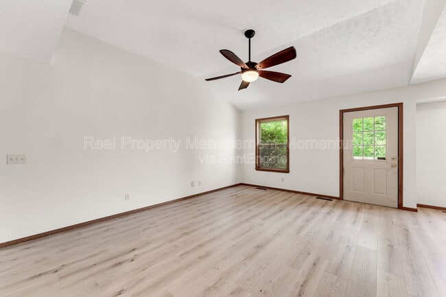 Photo - 3251 W Scott St