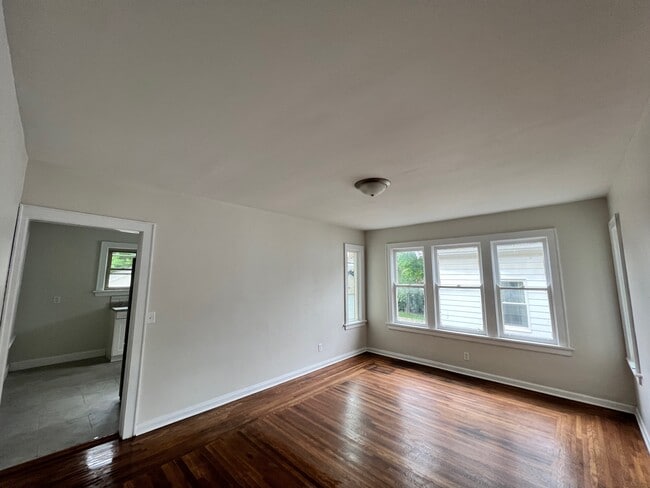 Comedor - 6816 Park Ave