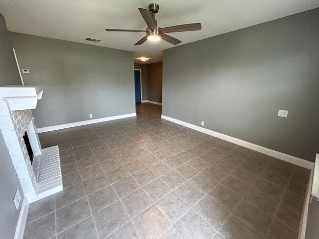 Photo - *COMING SOON* Open-Concept 3BD/2BA with Cozy Fireplace & Modern Stainless Kitchen!