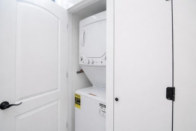 Photo - 193 Jefferson Ave Unidad 3B