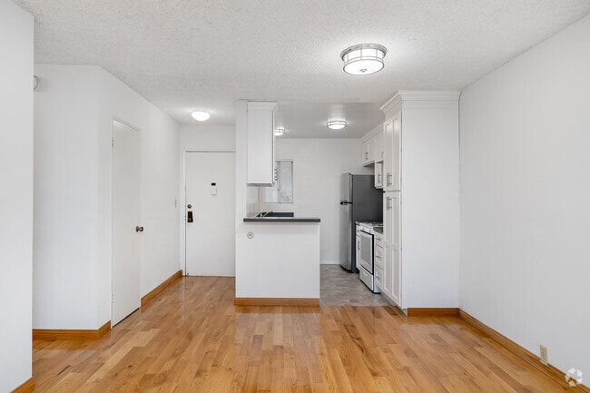2BR, 2BA - 1,100SF - Kitchen - Rose Kelton Apartments