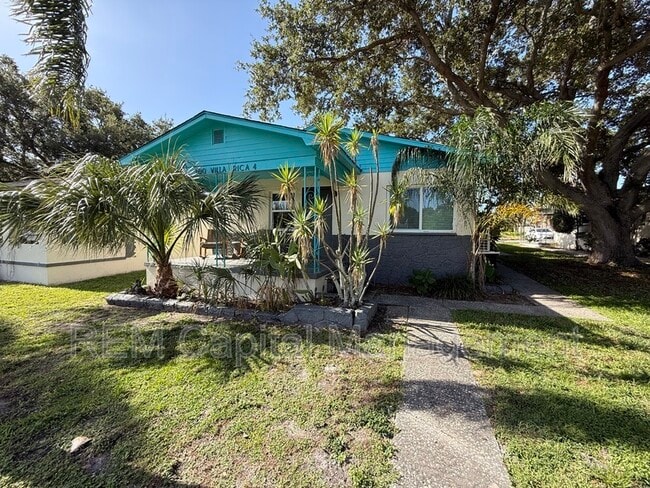Building Photo - 300 30th Ave N Unit A