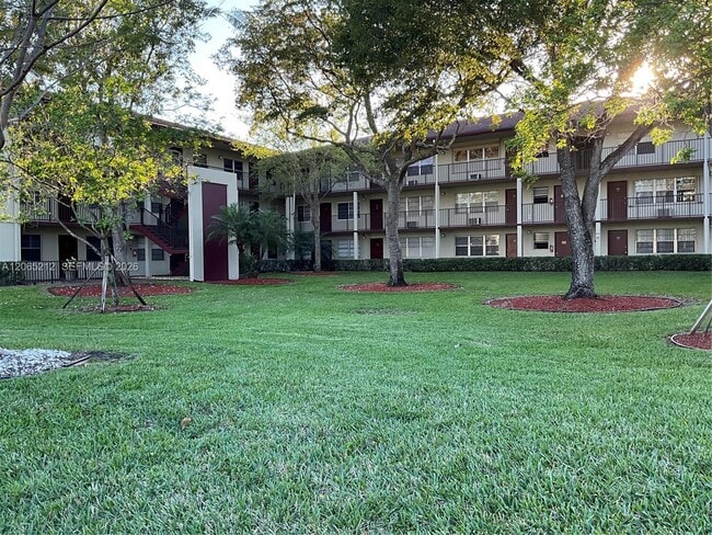 Building Photo - 150 SW 134th Way Unit 304R