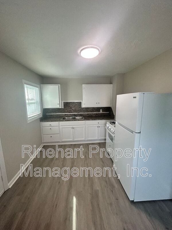 Photo - 364 Baker St