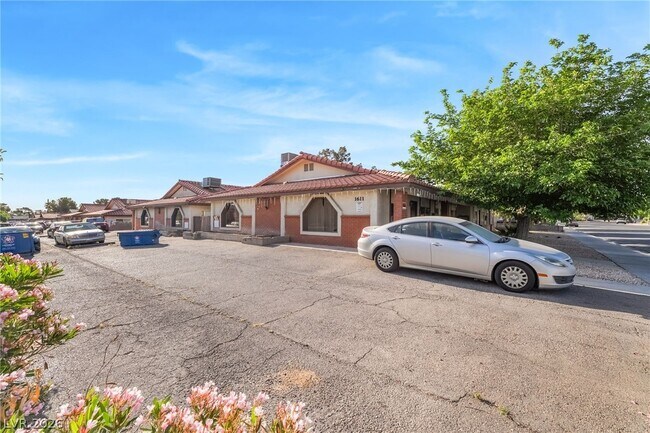 Photo - 1611 E Harmon Ave Unit 3