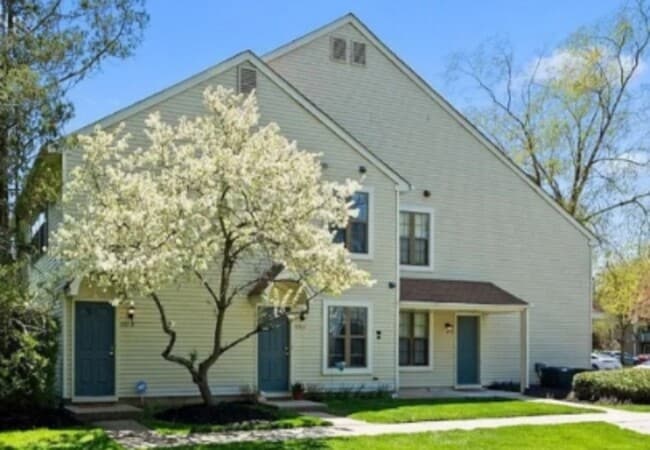 Building Photo - 190-B Collin Court