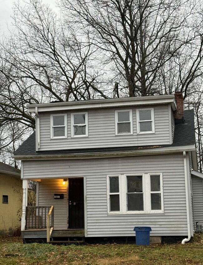 Building Photo - 3bd Single Section 8