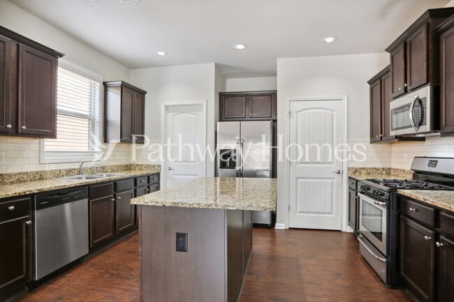 Photo - 2401 Oakleaf Cir