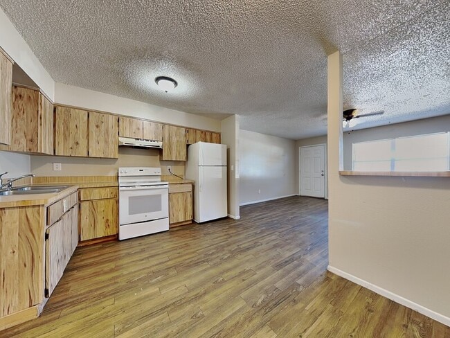 Photo - 15696 Bolesta Rd Unidad Apt A