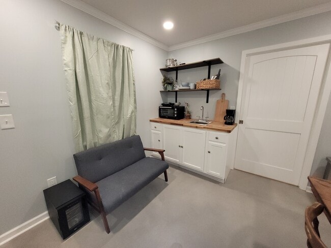 Photo - 10265 Hillyard Ave Unit Cottage
