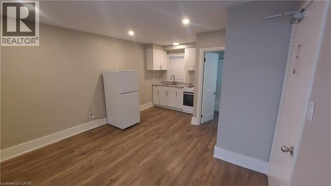 Photo - 181 King St E Unité 8