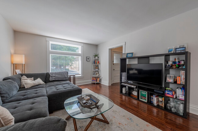 Photo - 25 6th Ave