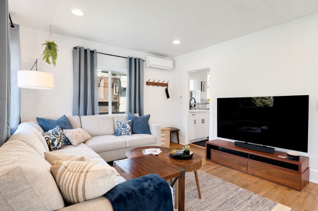 Photo - 811 NE 63rd St