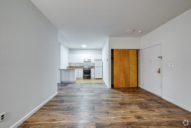 Building Photo - 2328 Steinway St Unit D Rental