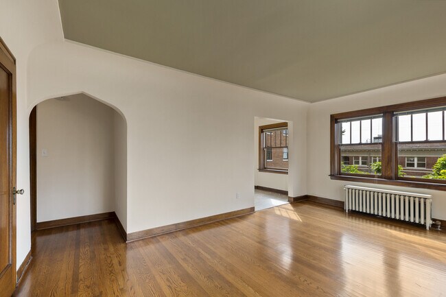 Queen Anne Apartments