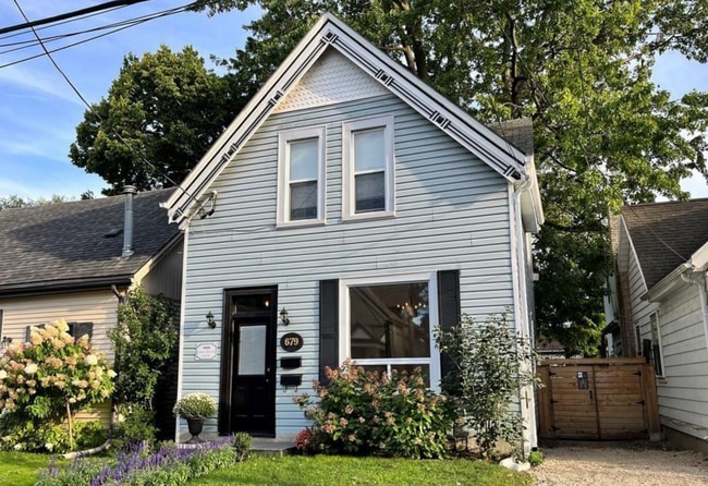 Building Photo - 679 Princess Ave