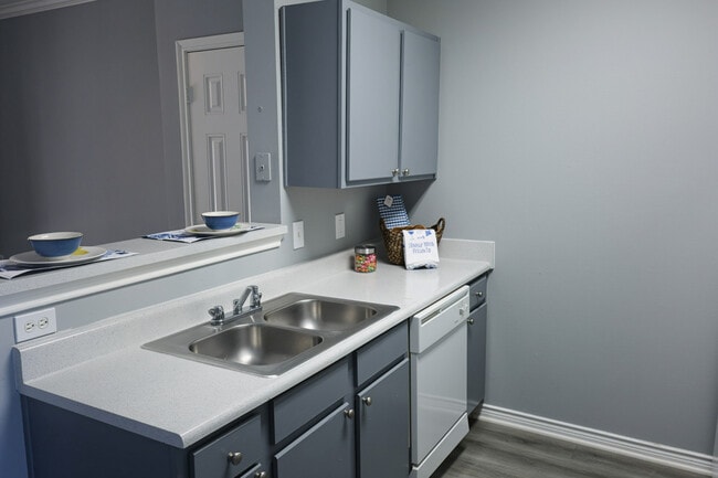 Photo - Renaissance Courts Apartments