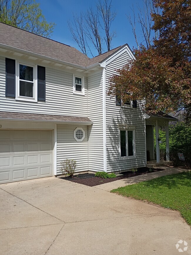 Building Photo - 2210 S Laurelwood Cir Rental