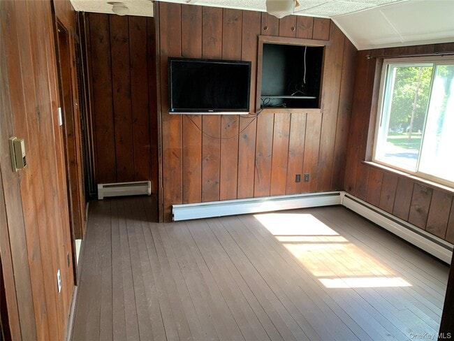 Photo - 1860 E Main St