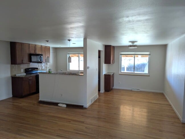 Photo - 6056 Simms St