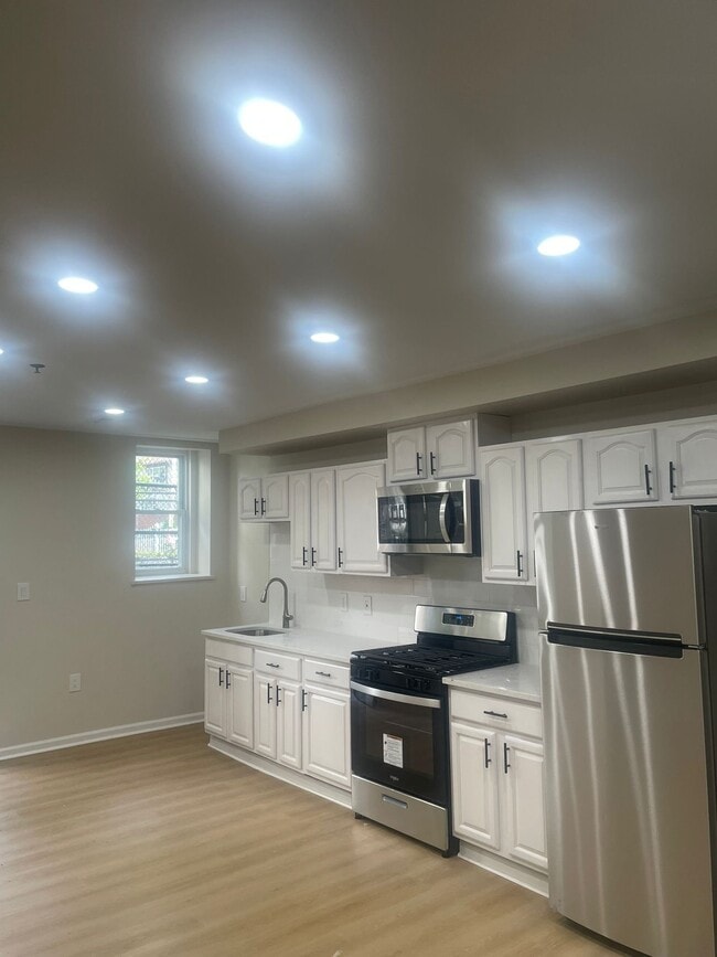 Building Photo - 167 N Grove St