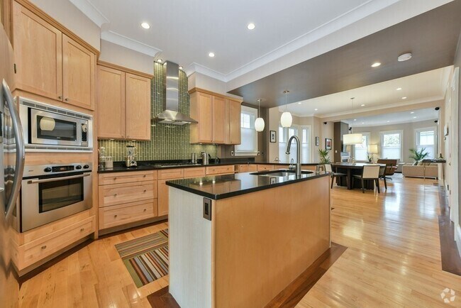 Building Photo - 62 Sawyer Ave Unit 1 Rental
