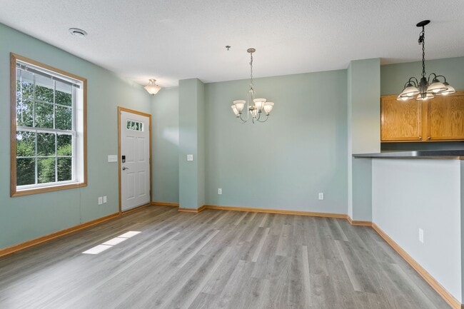 Photo - Freshly Remodeled 3bd 3ba Townhome for Ren...