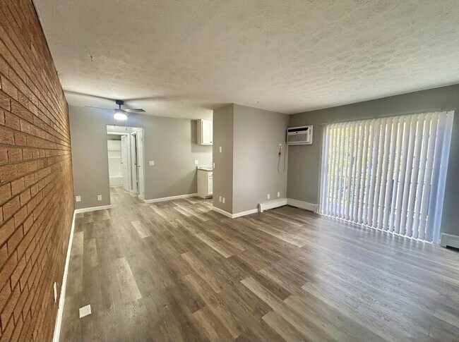 Photo - Recently Renovated 1-Bedroom Apartment in ... Unit 1589 Glen Parker Ave -12