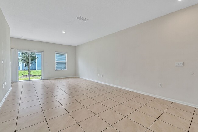 Photo - 920 Observatory Pkwy
