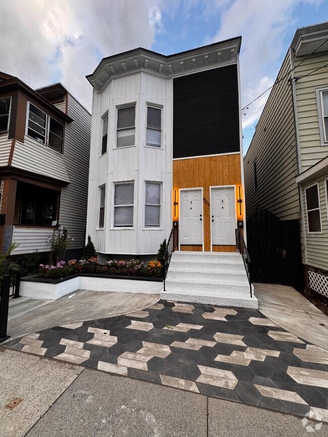 Building Photo - 605 3rd St Rental