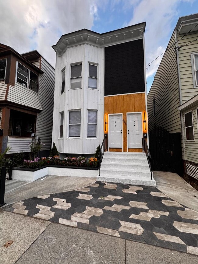 Photo - 605 3rd St Apartment