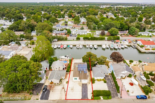 Photo - 410 Hemlock Dr